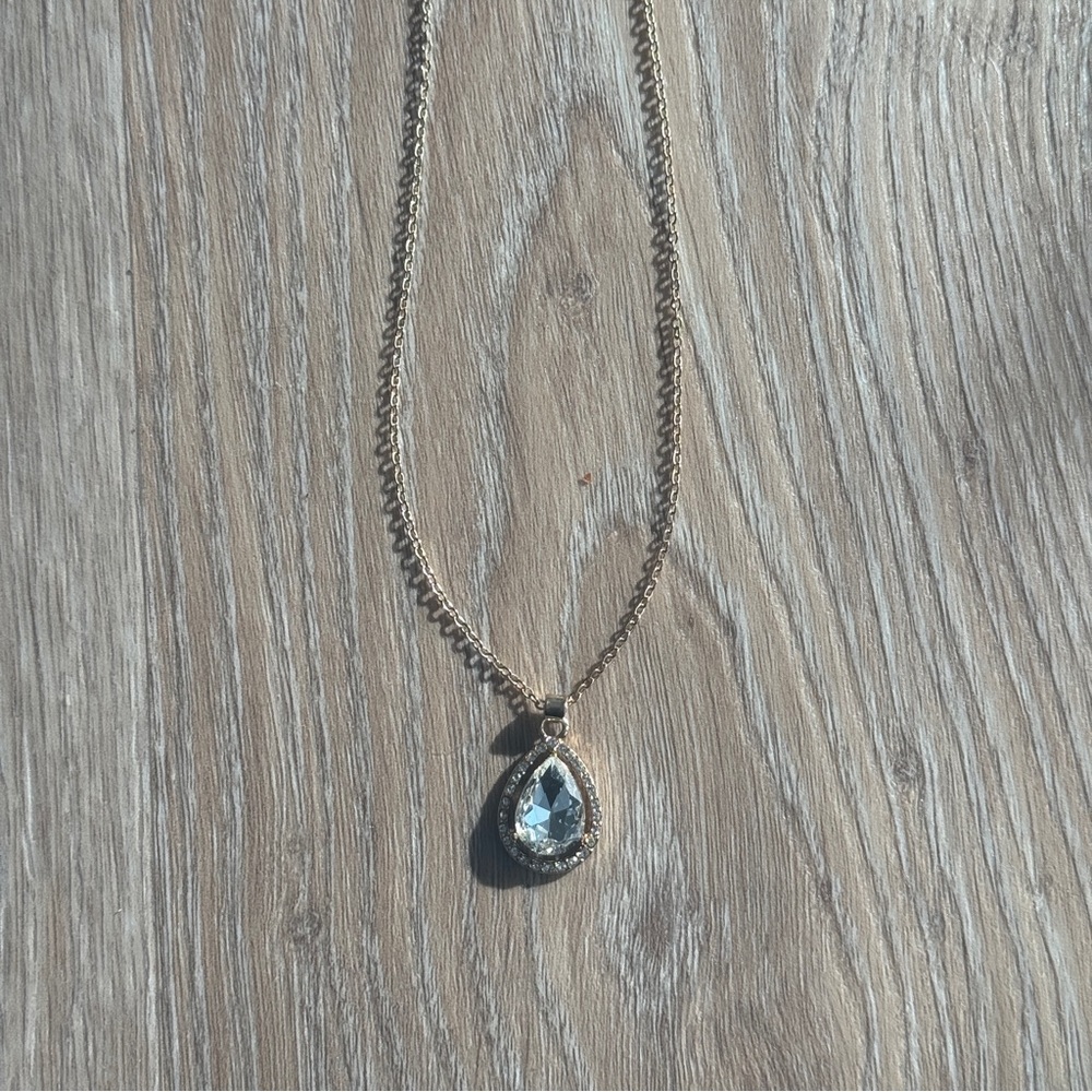 NWT Rhinestone Pendant Necklace